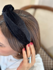 NOIR VELVET HEADBAND.