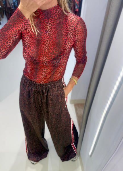 NIA TOP | RED