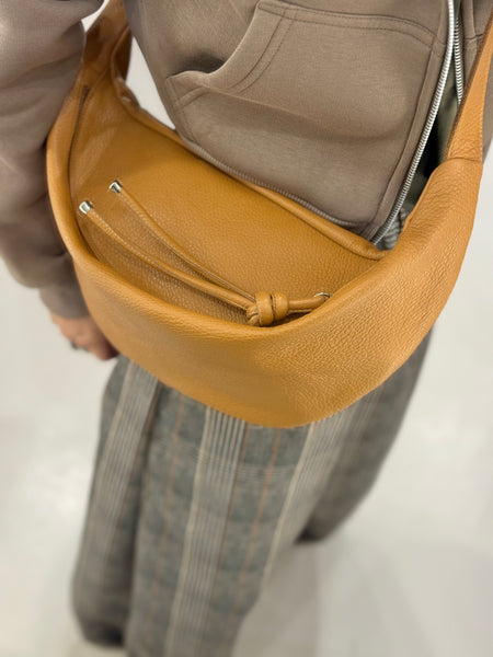 SLING BAG | CAMEL