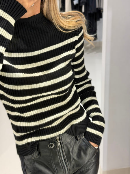 DAMU KNIT TOP