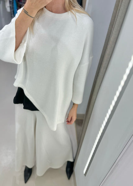 SMOOTH AND COSY ASYMMETRIC TOP | OFFWHITE