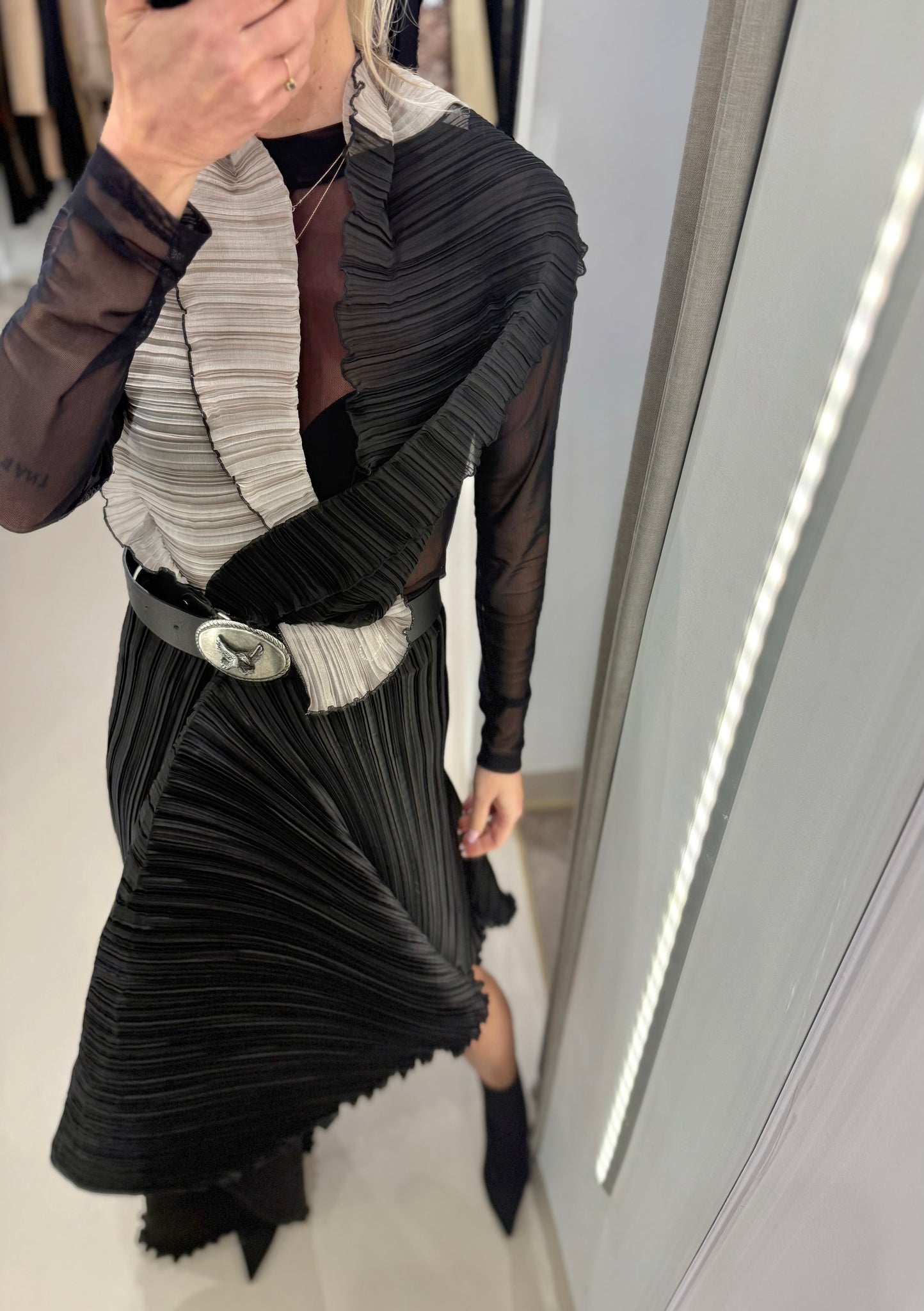 TWO TONE PLEATED SCARF | BLACK WITH GREY SILVER