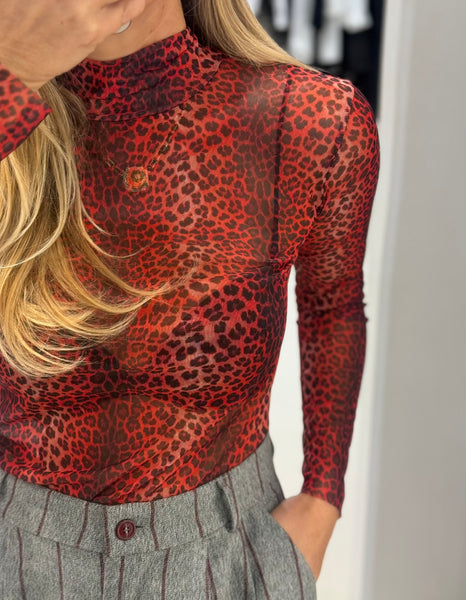 NIA TOP | RED