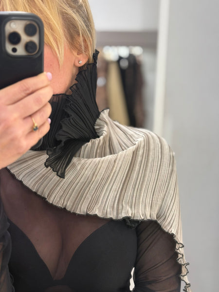 TWO TONE PLEATED SCARF | BLACK WITH GREY SILVER