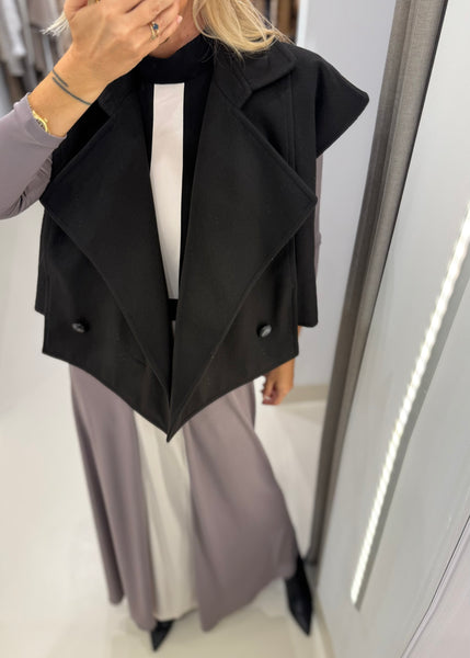 COLOURFUL WARMTH SLEEVELESS COAT | BLACK