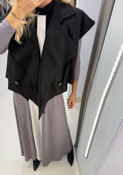 COLOURFUL WARMTH SLEEVELESS COAT | BLACK