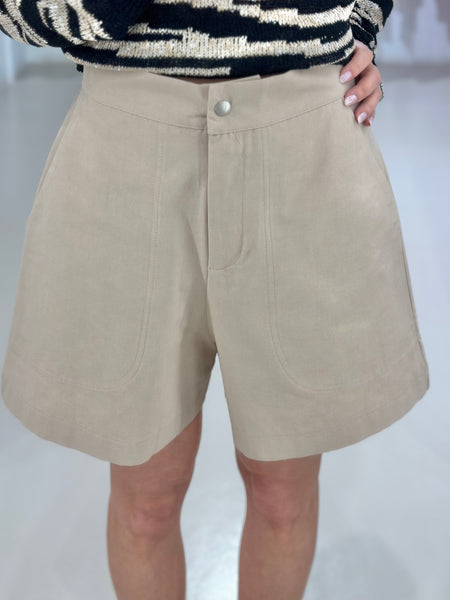 SOLID SAND | SHORTS.